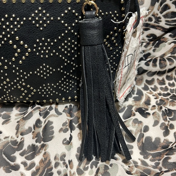 NWT LIKE DREAMS BLACK VEGAN PURSE - Picture 3 of 15